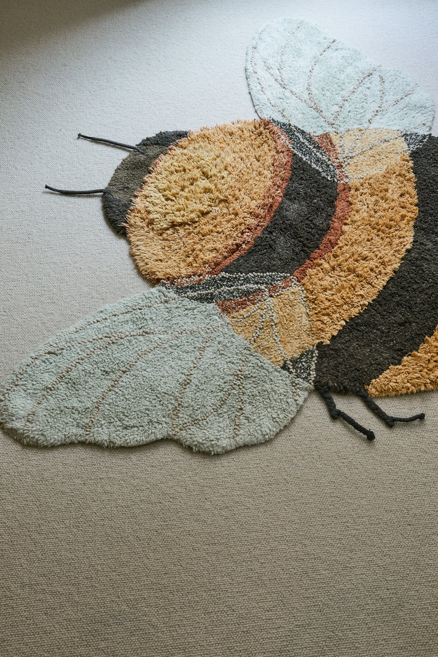 Konepestävä matto lastenhuoneeseen - Mehiläinen 115x150 cm