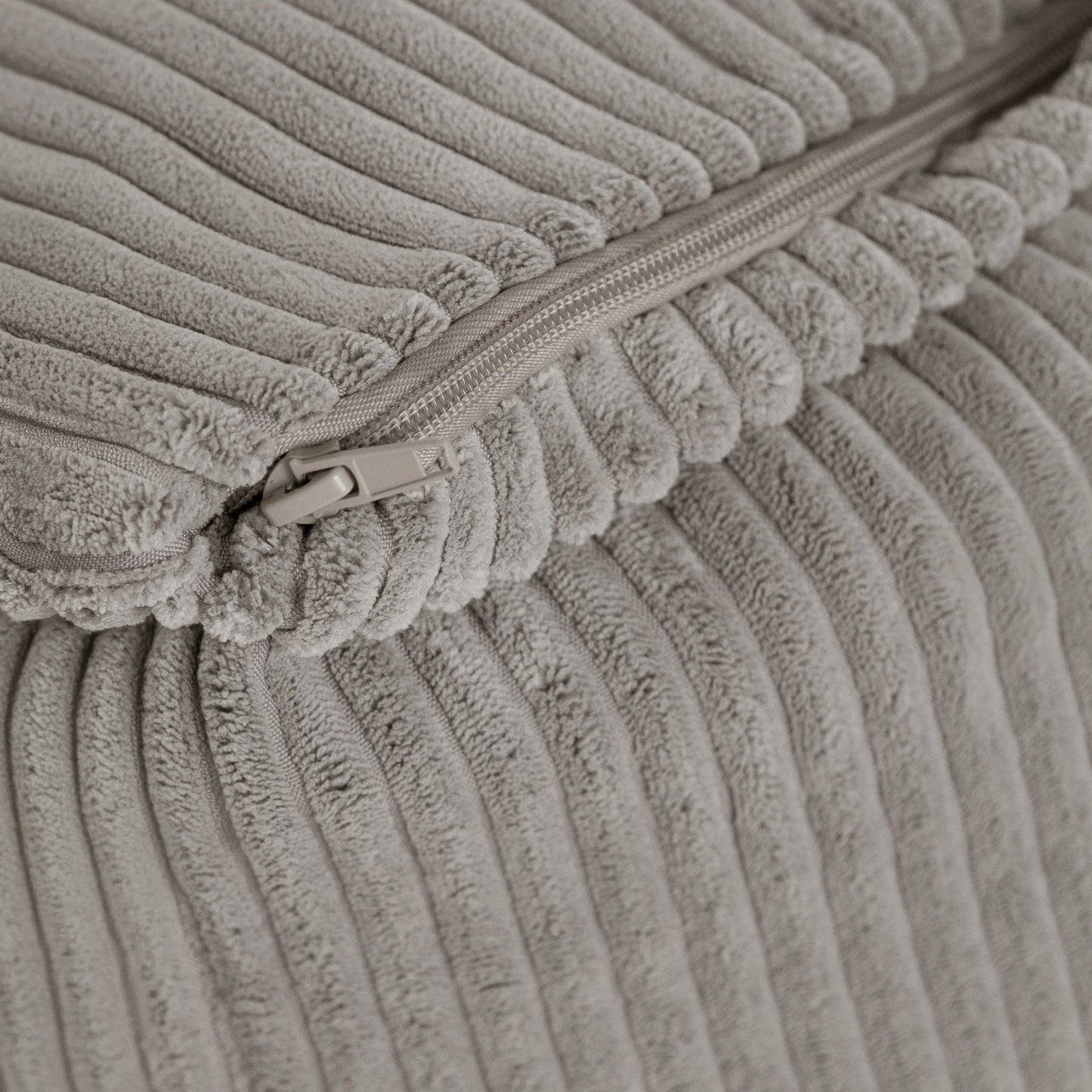 PLUSH NEST Puffy neliö säkkituoli, beige, vakosametti