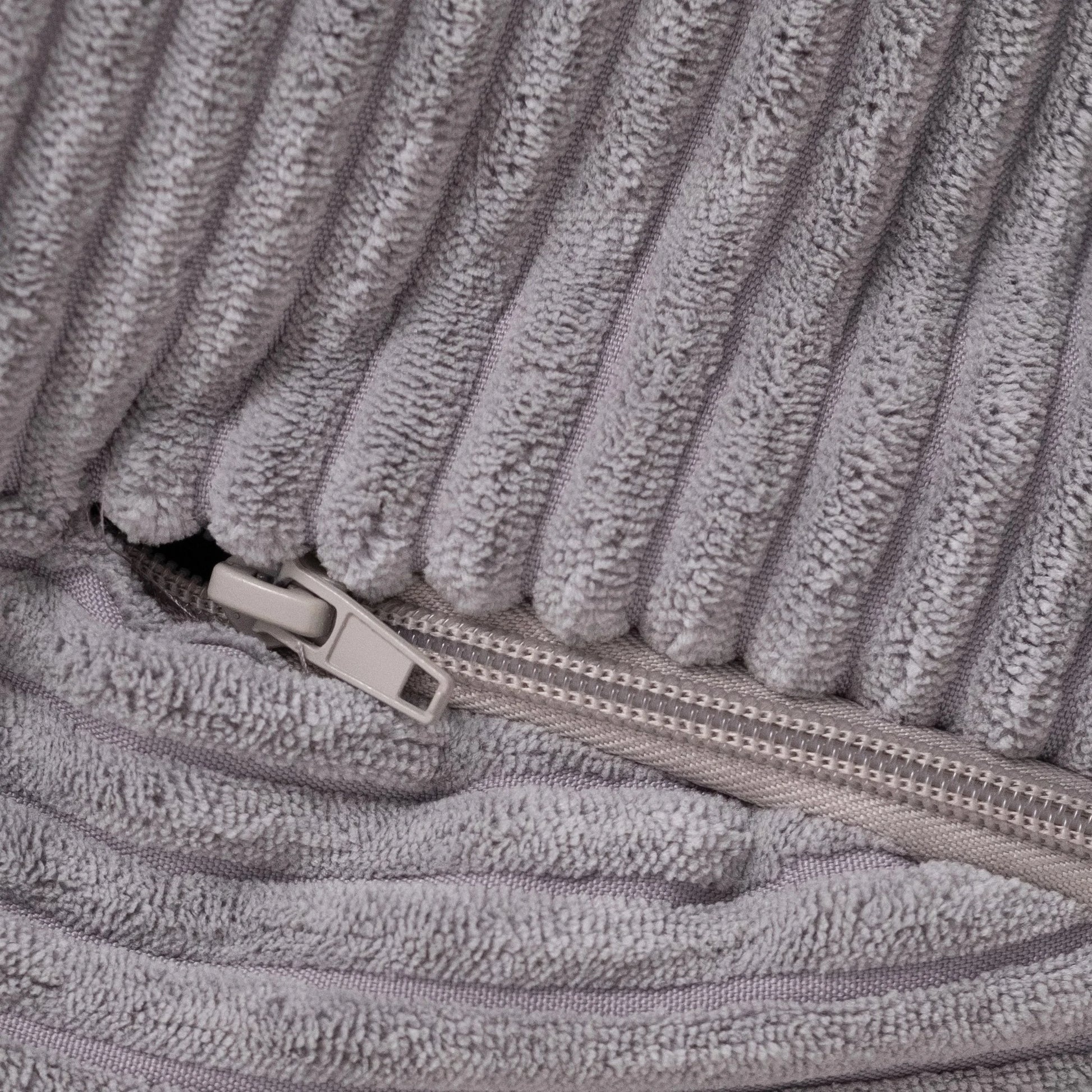 harmaa-säkkituoli-vetoketju