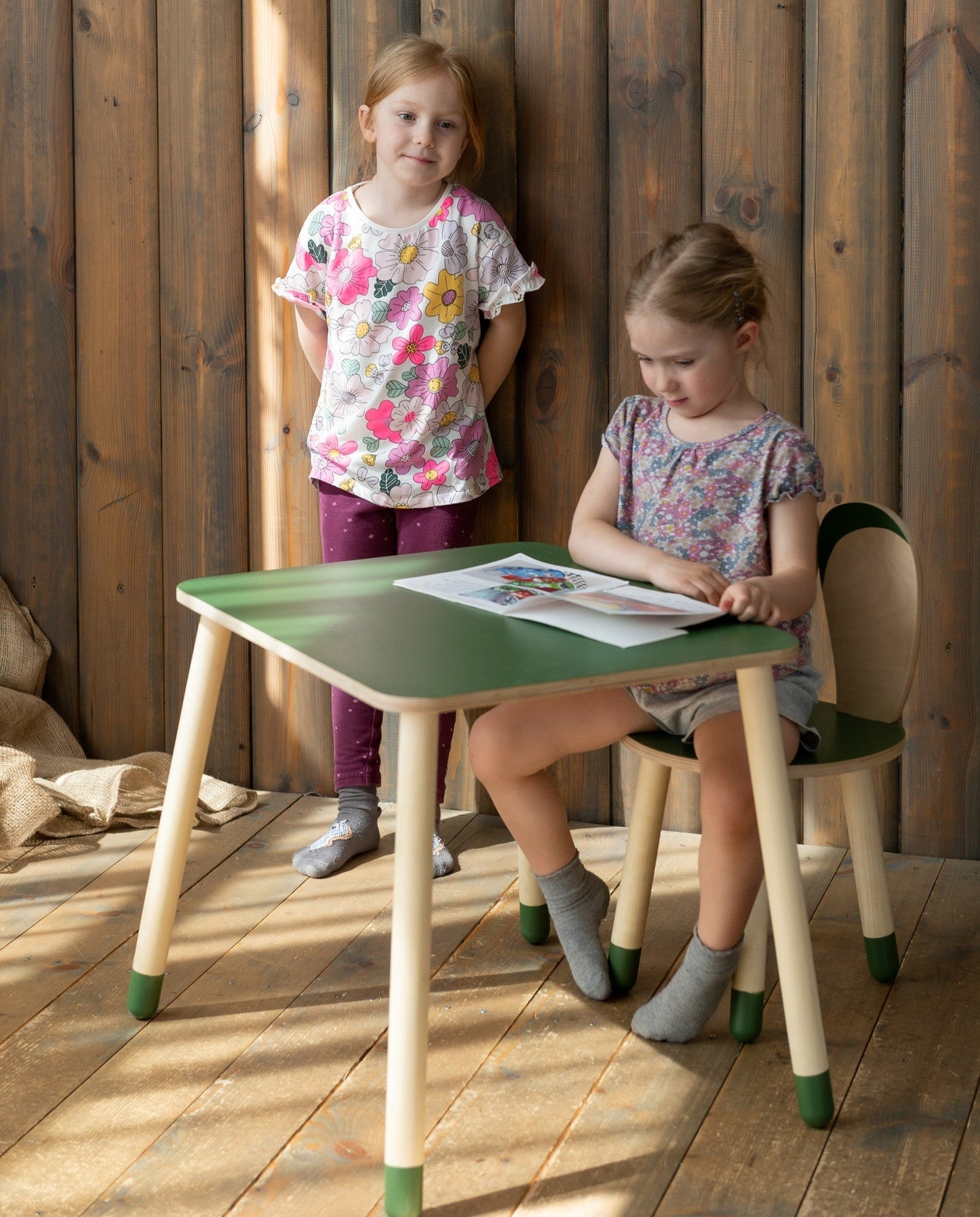 lasten pöytä ja tuoli pupun korvilla, vihreä