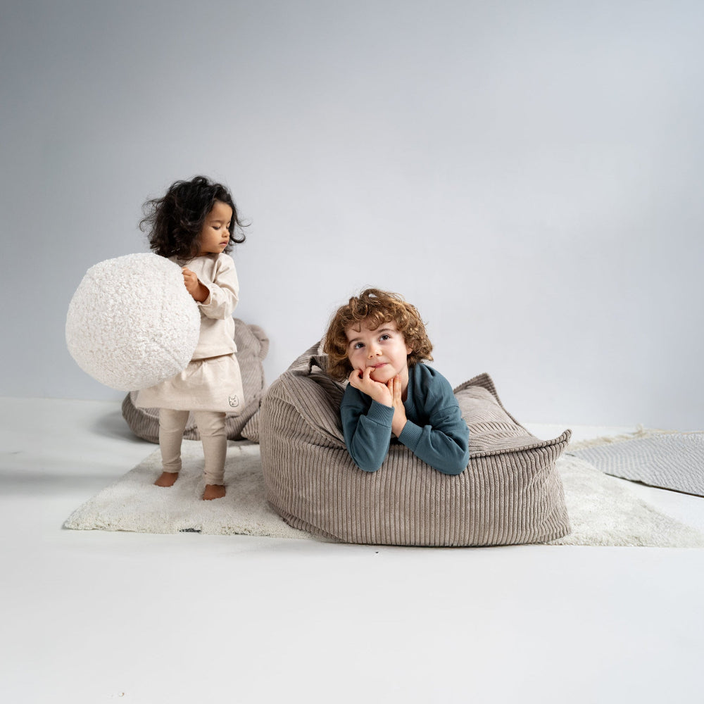 lasten beiget säkkituolit