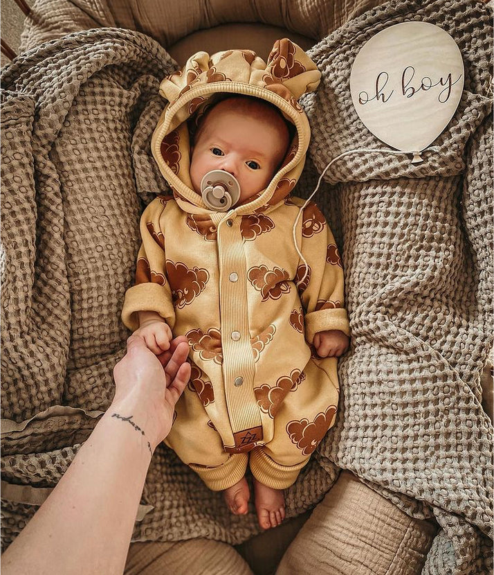 vauvan jumpsuit hupulla ja nallen korvilla-keltainen