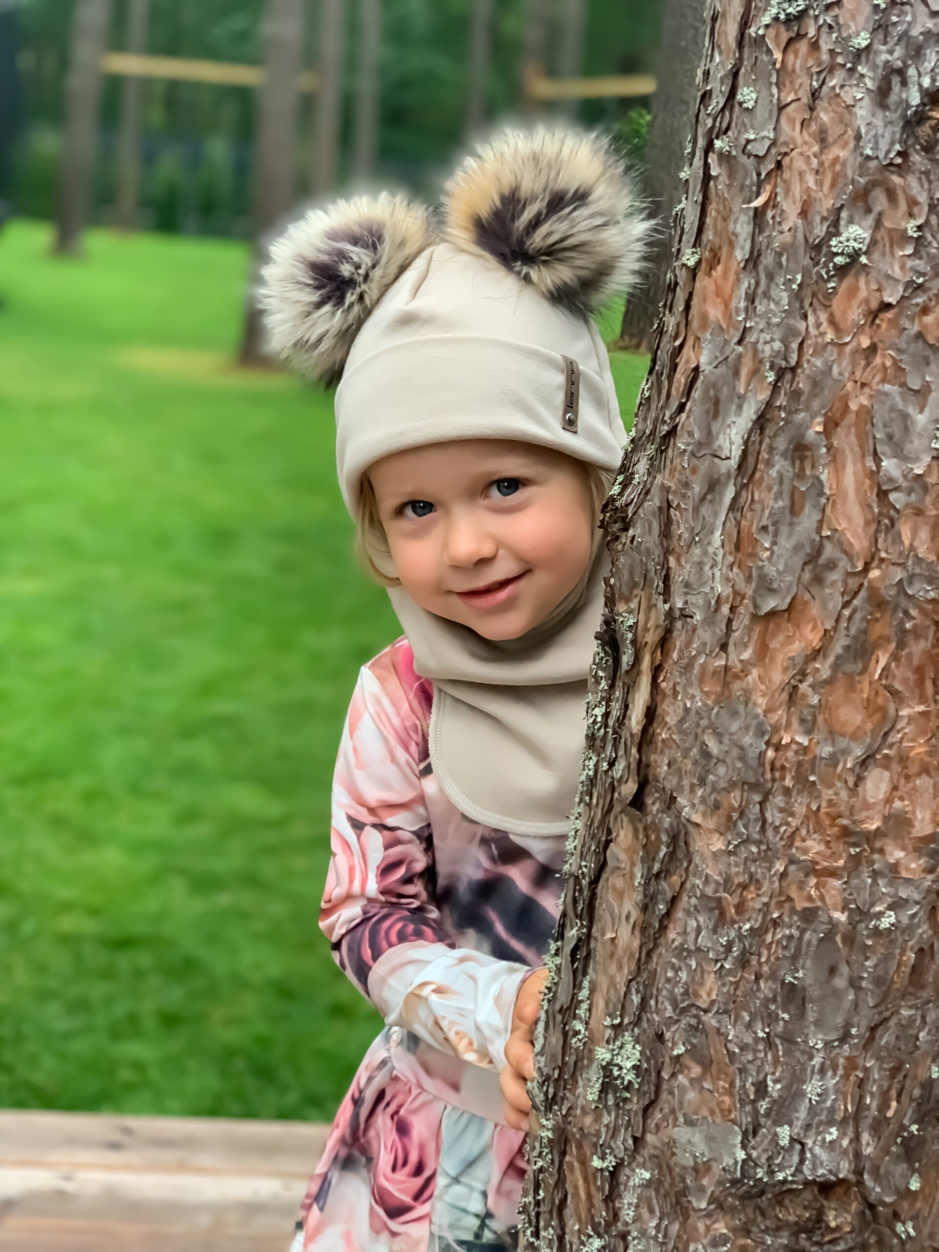Beige merinovillainen kypärähattu Pom-Pomeilla