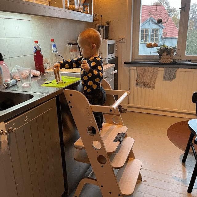 Lasten syöttötuoli ja apujakkara Louis