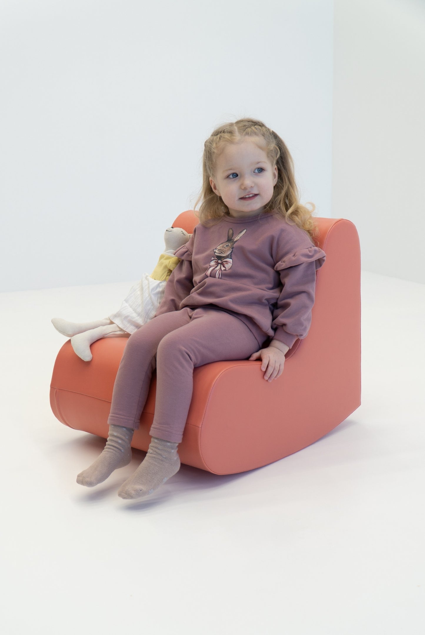 Lasten keinutuoli -lohenpunainen