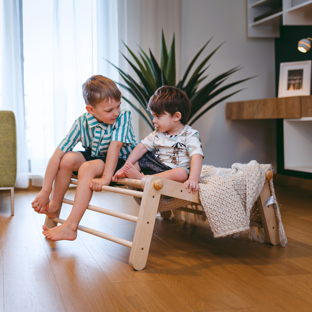 Lasten muokattava kiipeilykolmio-pikler kolmio