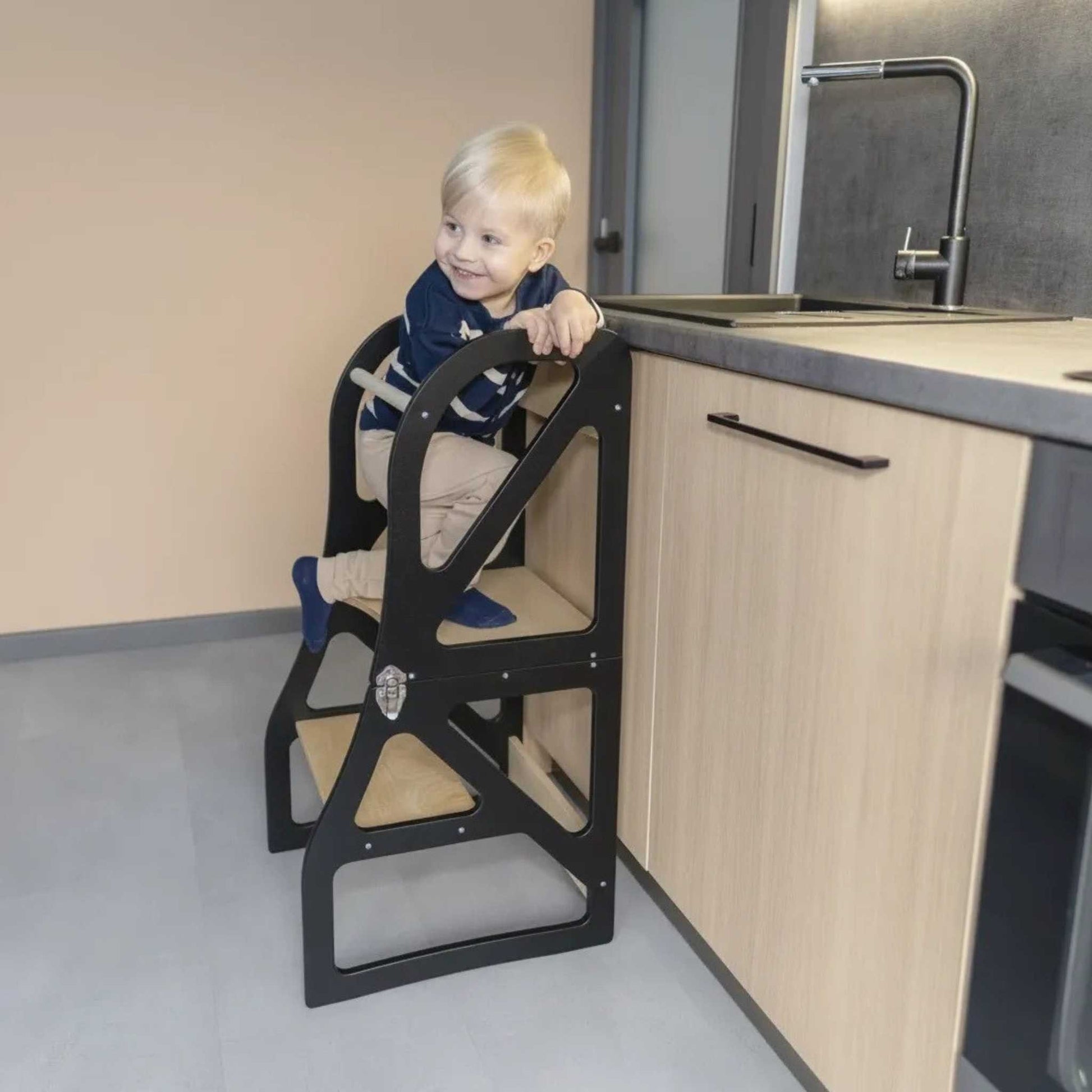 Lasten oppimistorni apujakkara lapselle musta 