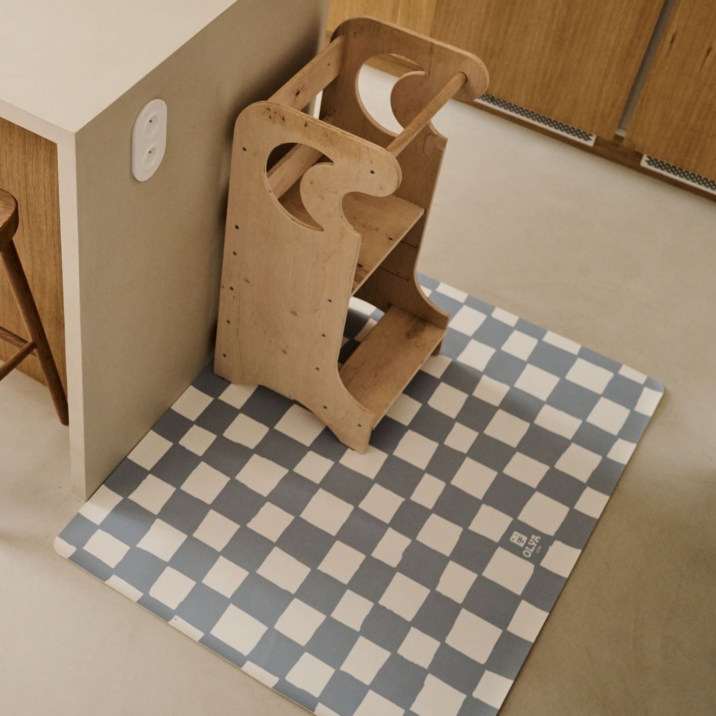 Lasten ruokailualusta, liukumaton ja vedenpitävä lattiasuoja – Chess Azure