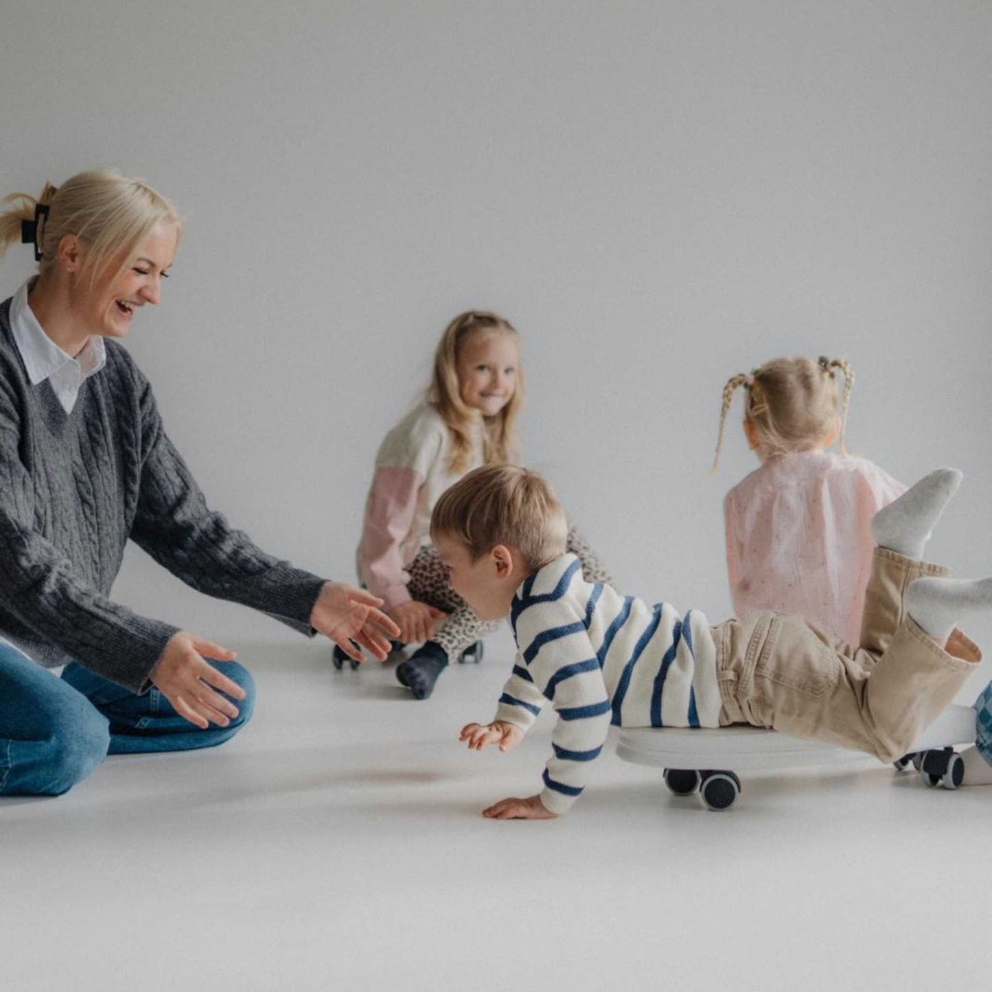Lasten surffilauta ajolelu-tasapainolelu sisäkäyttöön 