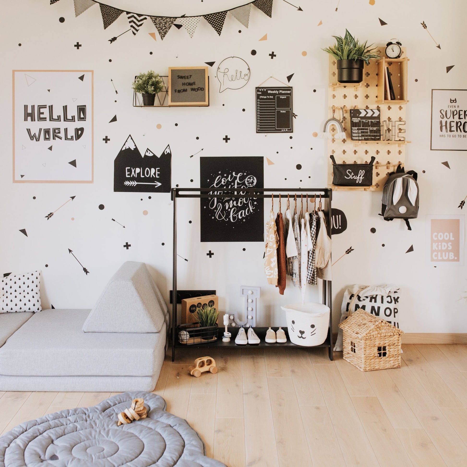 Musta Lasten vaateteline, vaaterekki Montessori 