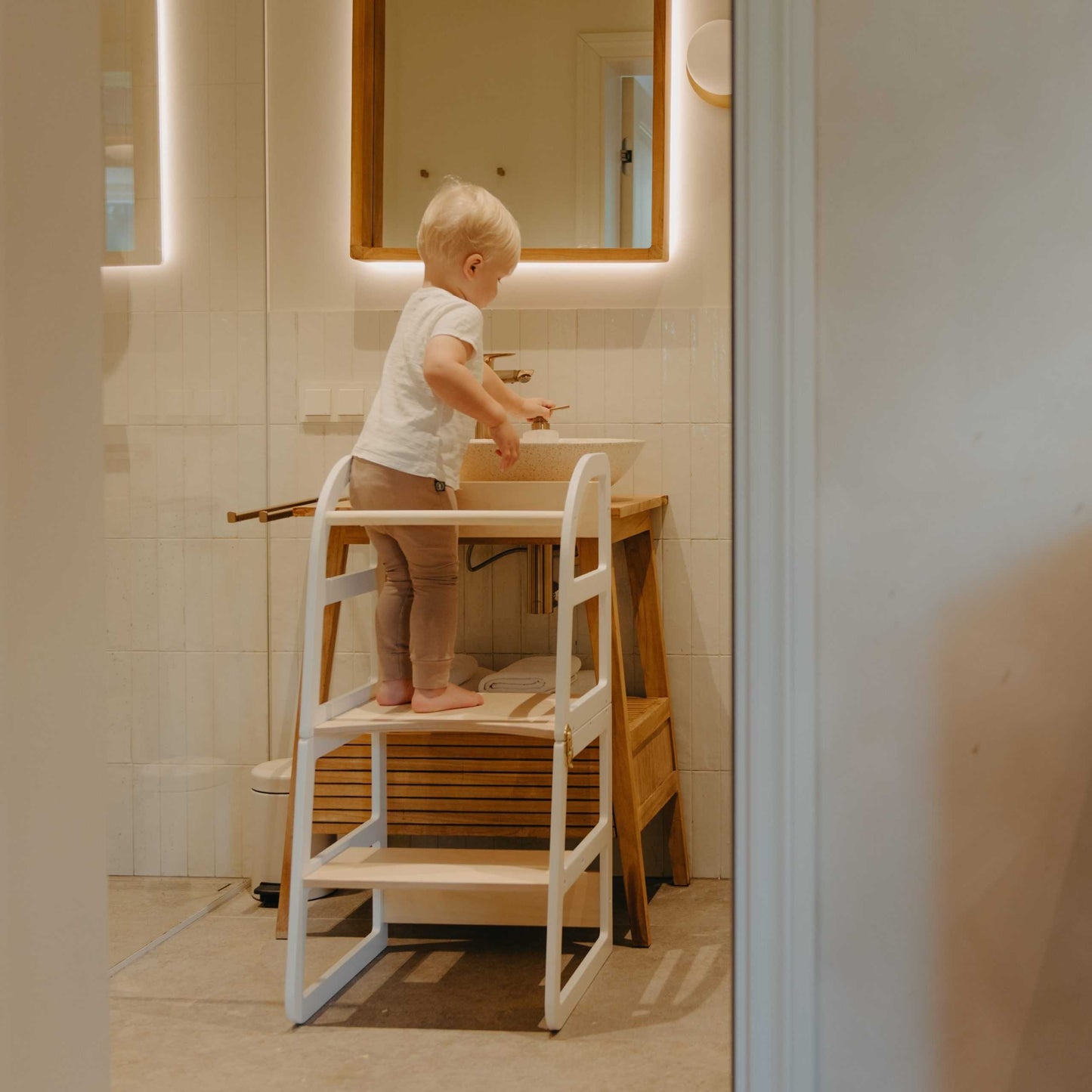 Muuntautuva lasten apujakkara keittiötorni