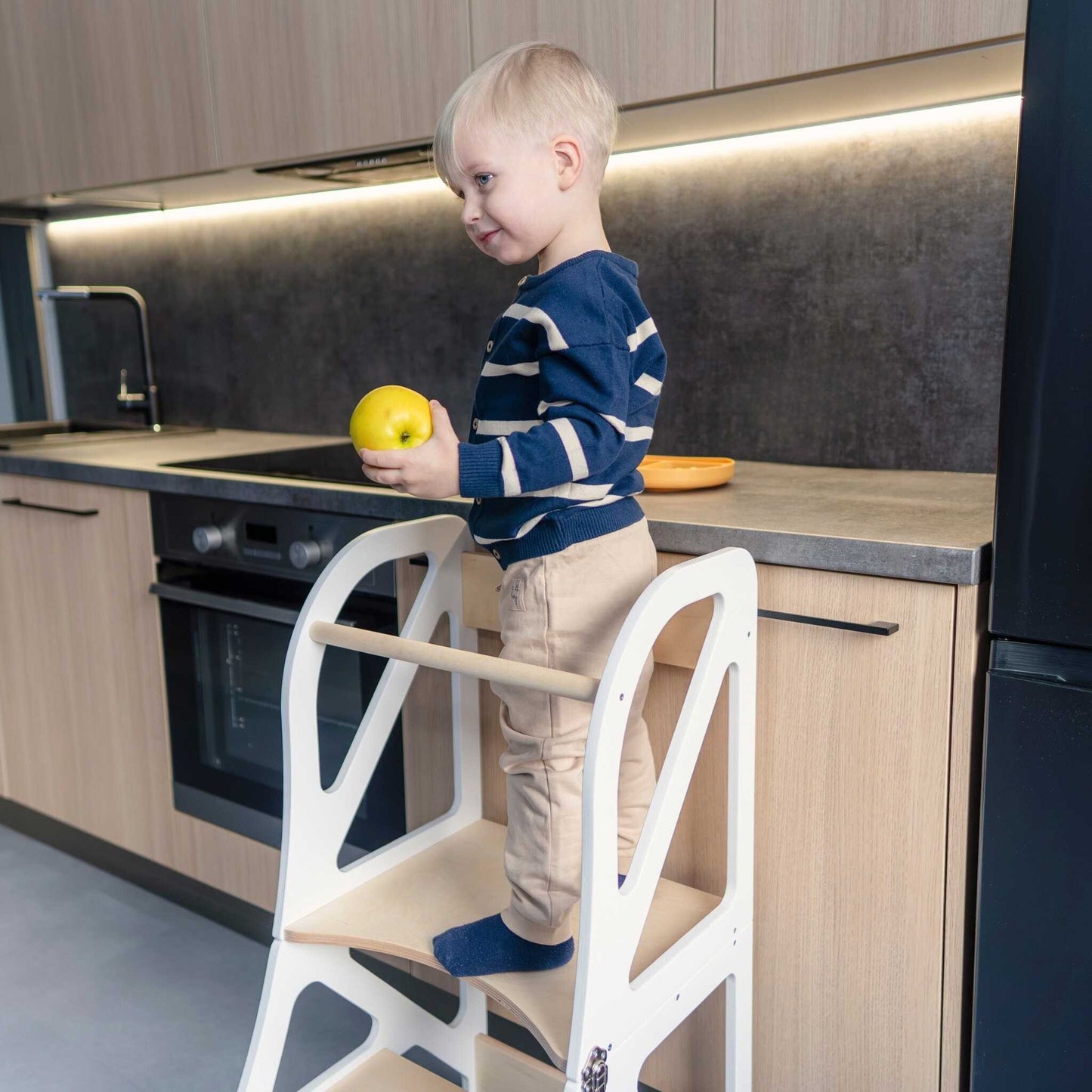 SecureStep oppimistorni / apujakkara lapselle valkoinen 
