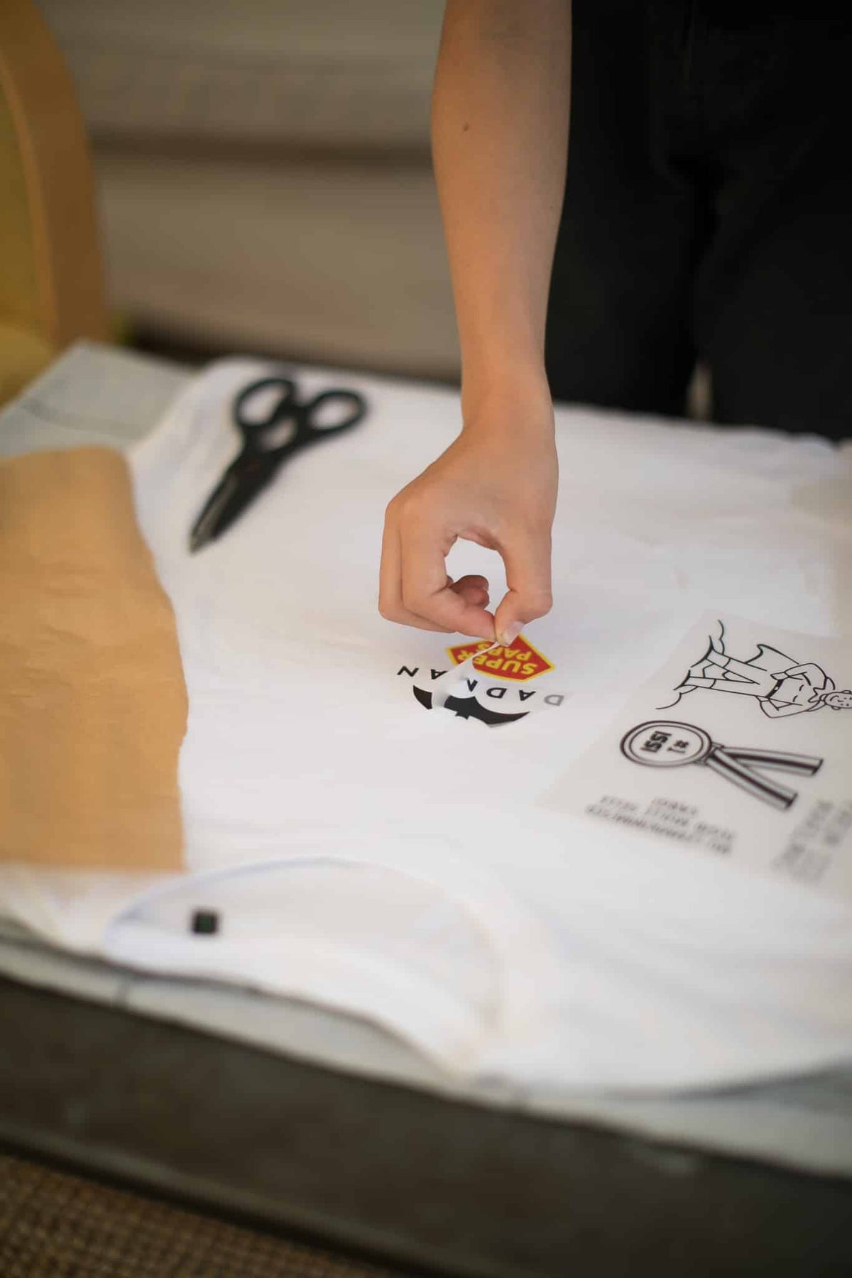 black giraffe DIY Isanpäivälahja paita
