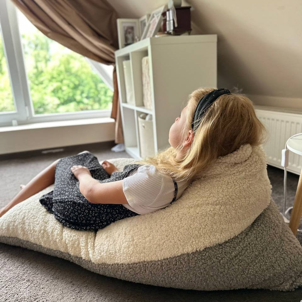 harmaa-valkoinen lasten sakkituoli