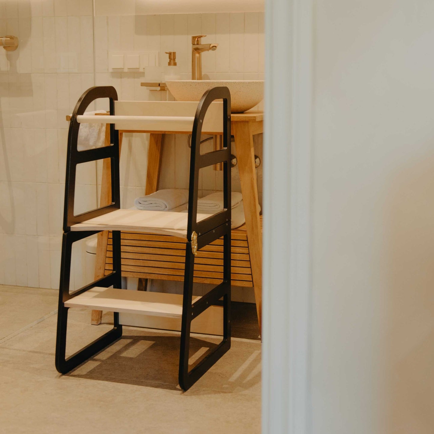 leg&go lasten_apujakkara_Poyta-tuoli musta