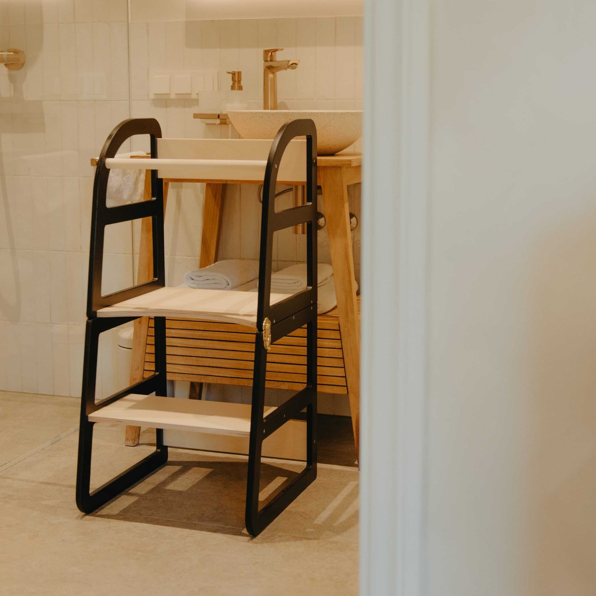 leg&go lasten_apujakkara_Poyta-tuoli musta