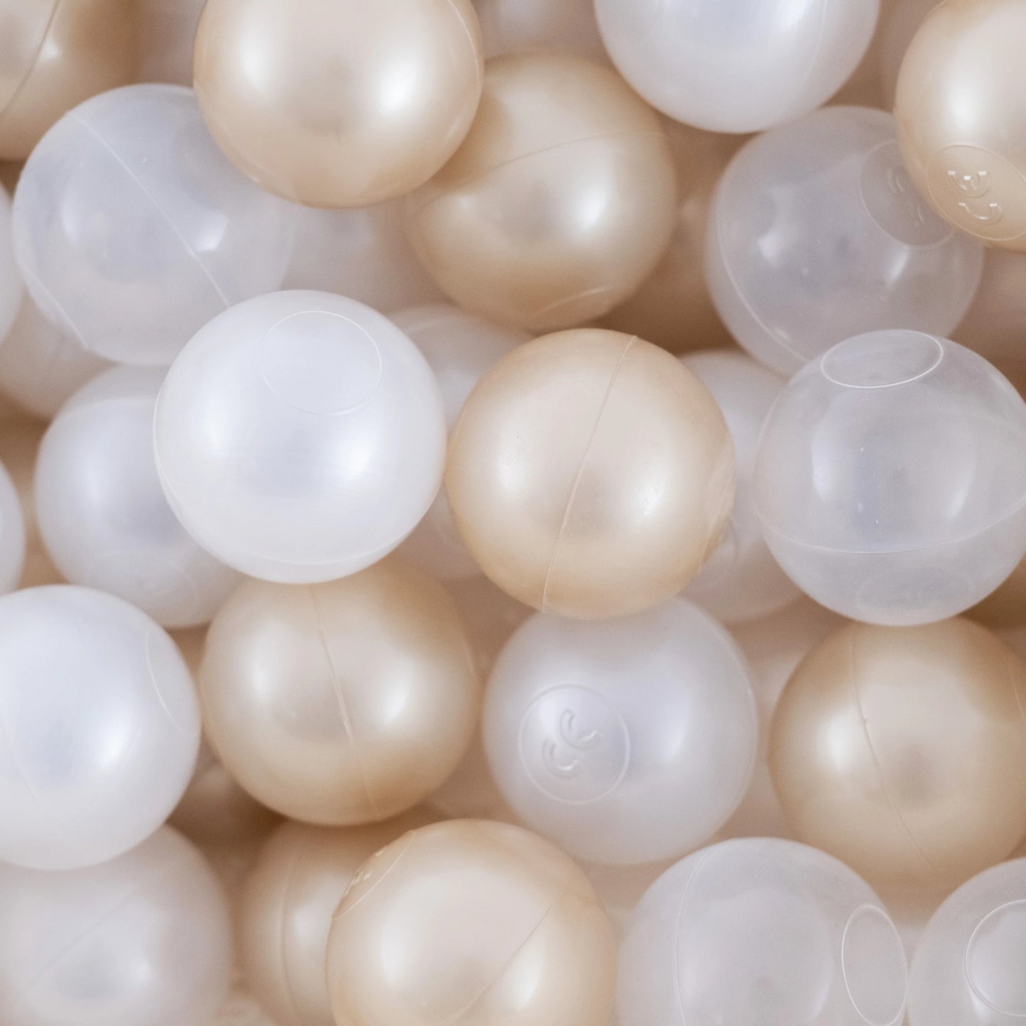 pallomeripallot-beige-kukkapallomeri